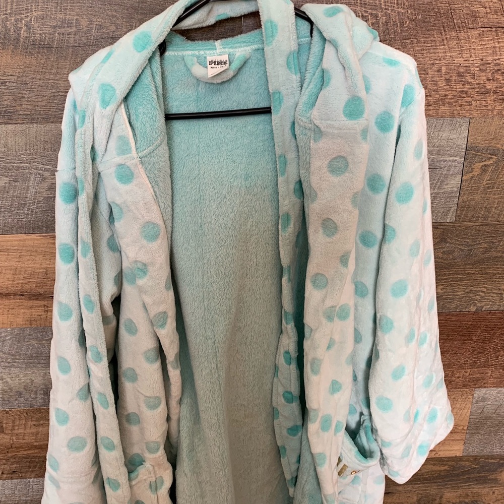 Pink brand robe never worn